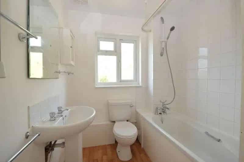 1 Bed House for Sale in Brooklands Weybridge