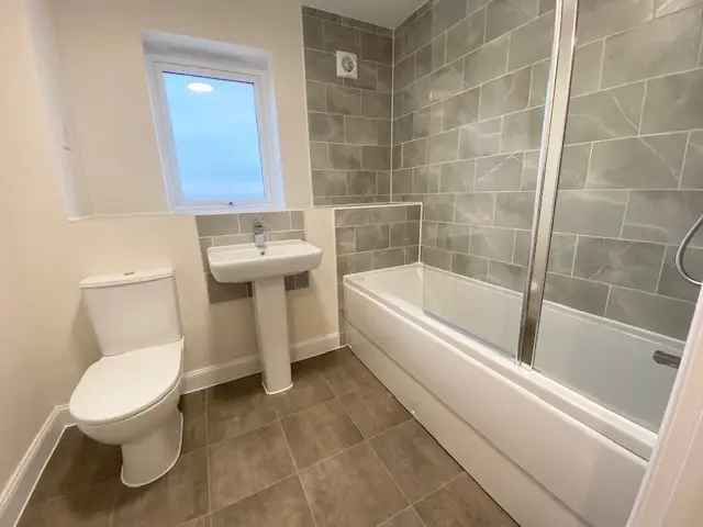 Two Bedroom Apartment Fairfields High Specification Parking