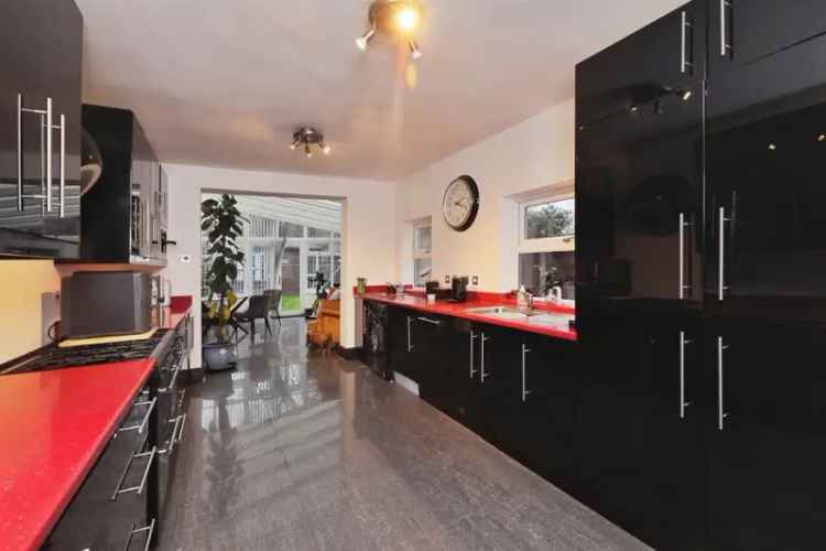 4 Bedroom Family Home with Hot Tub and Home Office