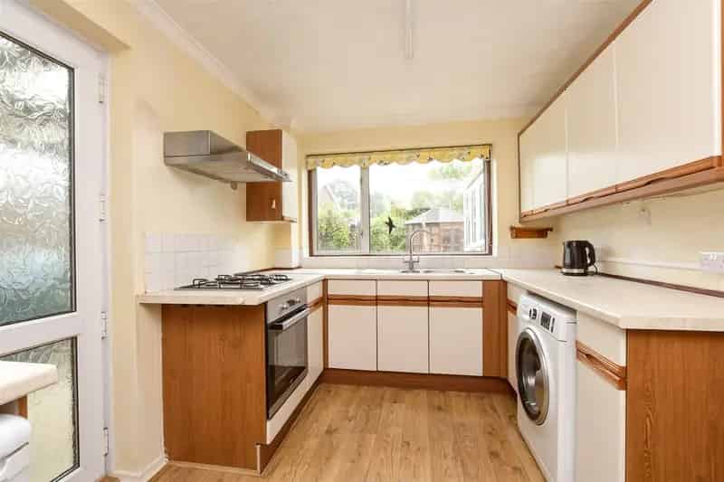 3 Bedroom Semi-Detached House For Sale Modern Auction