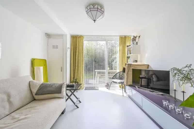 2 Bed House for Sale Near Bow Road Station