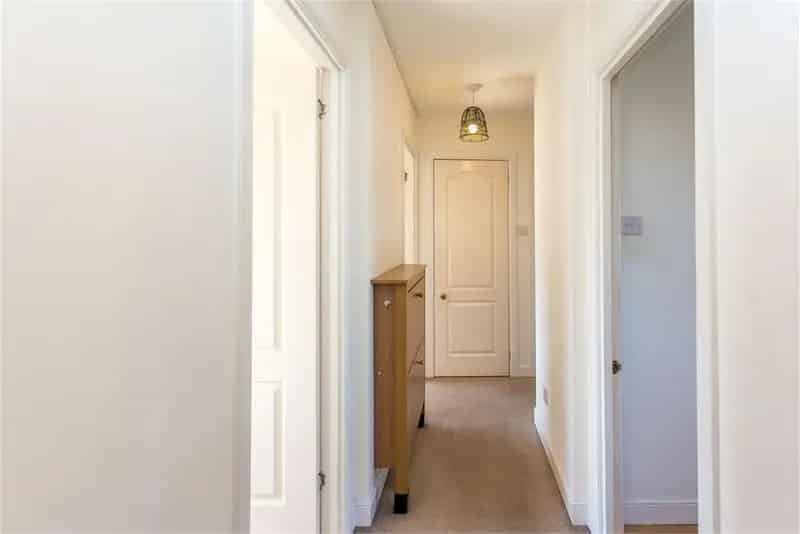 2 Bed Flat Second Floor with 1 Reception Room Near Leith Walk