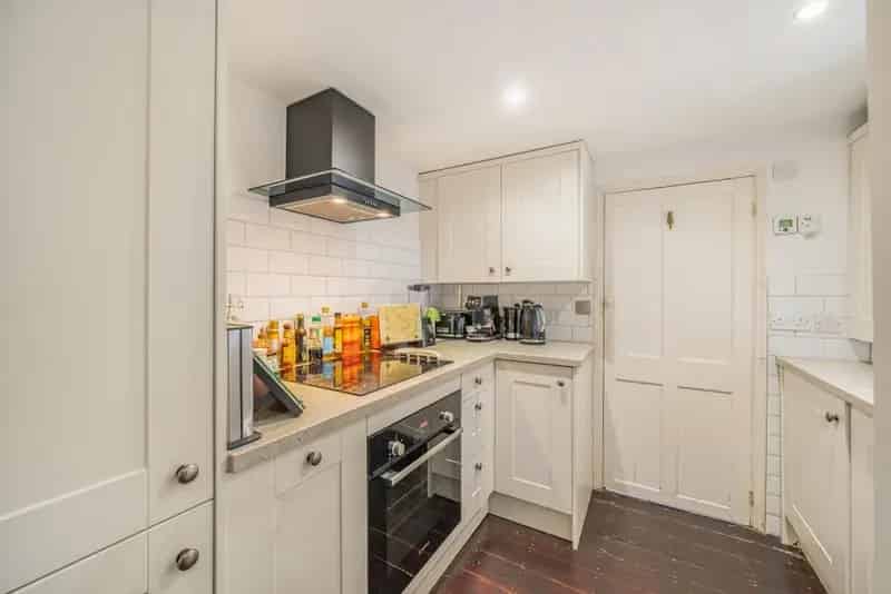 One Bedroom Victorian Conversion with Private Garden
