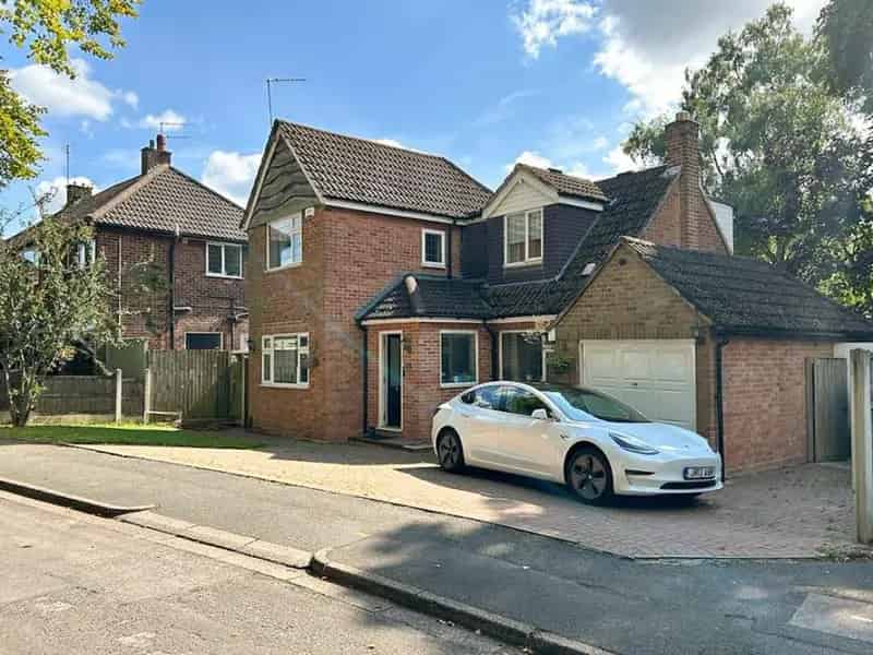 4 Bedroom Detached House to Rent