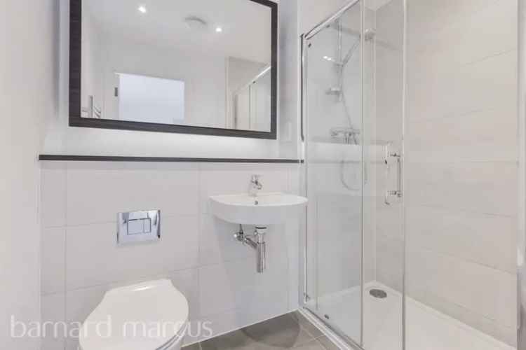 2 Bed 2 Bath Flat in Epsom Sycamore Gardens - Modern Living