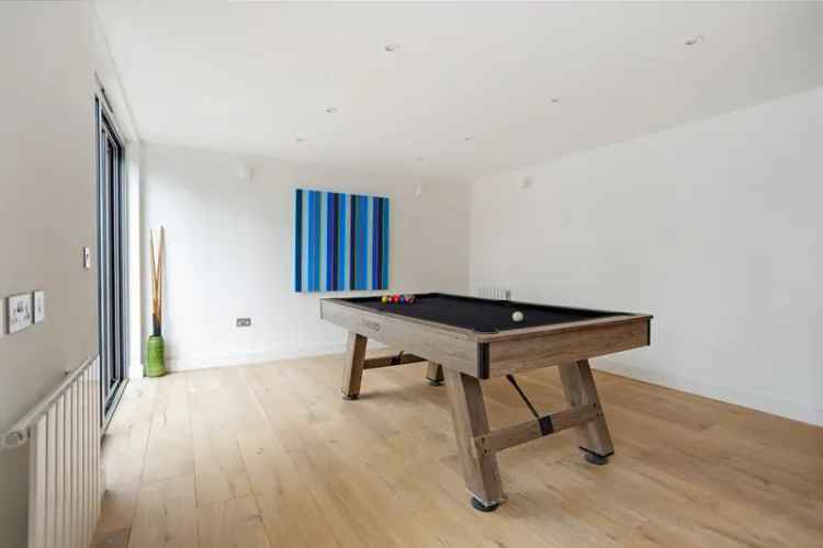 4 Bedroom Detached House for Sale in Roedean Brighton