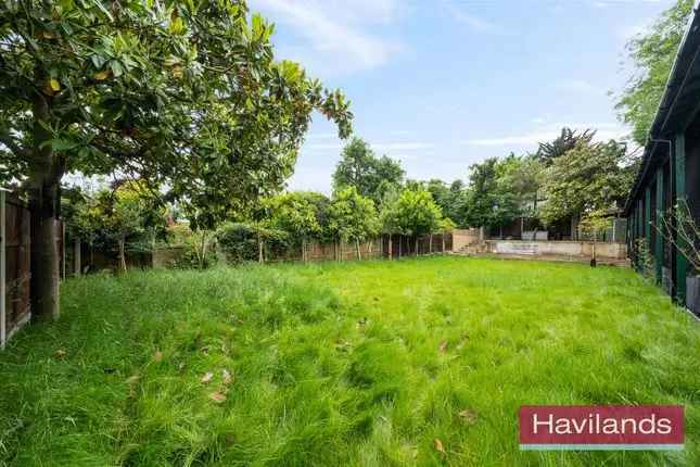 0.3 Acre Plot with Planning Permission for Luxury 5000sqft House in Enfield EN1