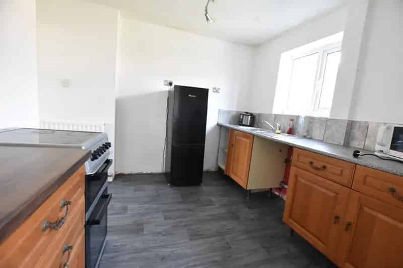 3 bedroom House
 To Let 
Total Size: 979 SQ FT