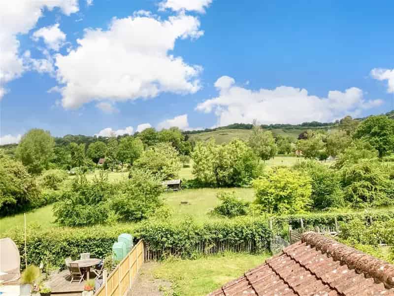 2 Bedroom Semi-Detached House for Sale in Reigate