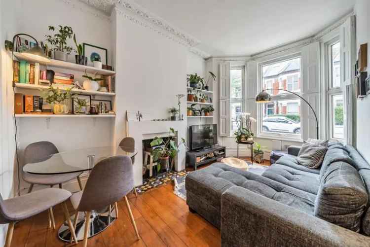 Flat For Sale in London, England