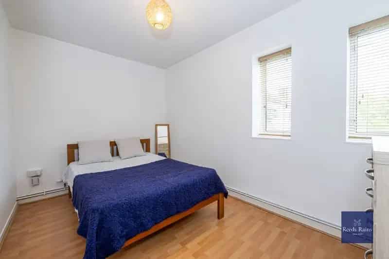 2 Bedroom Flat to Rent London SE11 New China Walk Estate