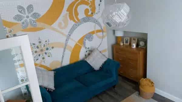 2 Bed House with Garden and Conservatory