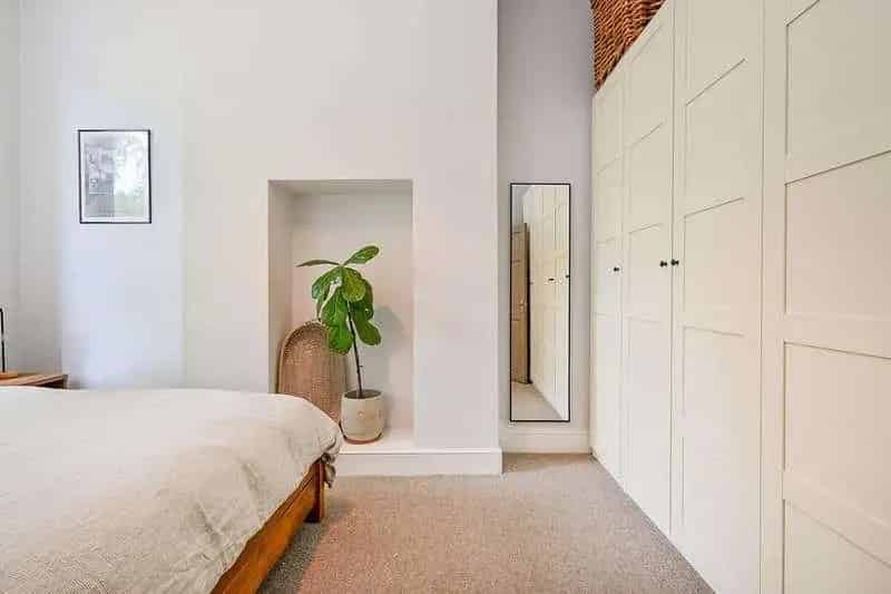 2 Bed Flat for Sale Near Elizabeth Line