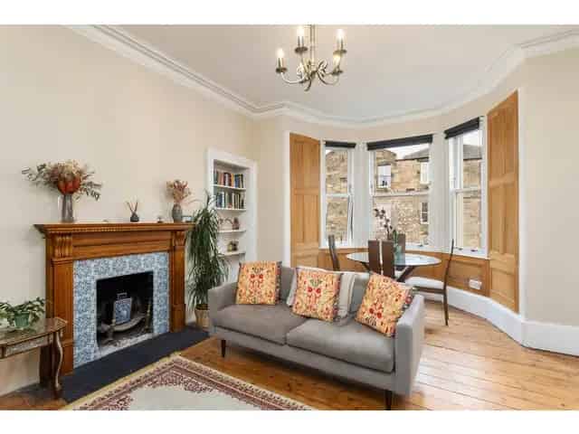 2 Bedroom Flat for Sale in Edinburgh Haymarket