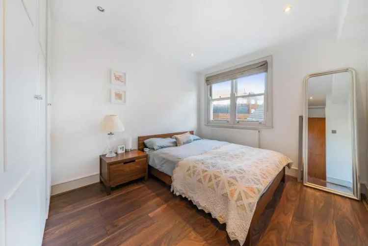 Flat For Sale in London, England