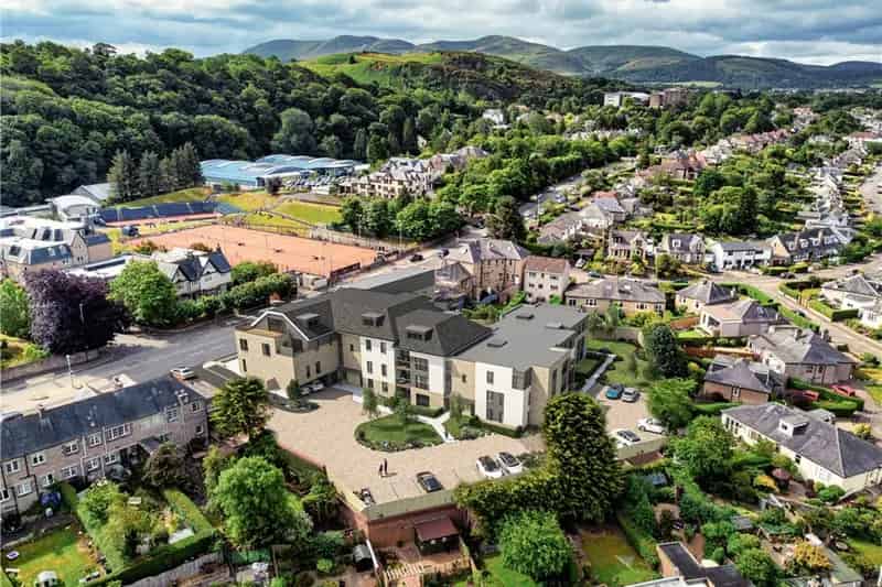 3 Bed Apartment Craiglockhart Edinburgh Ample Storage South East Facing