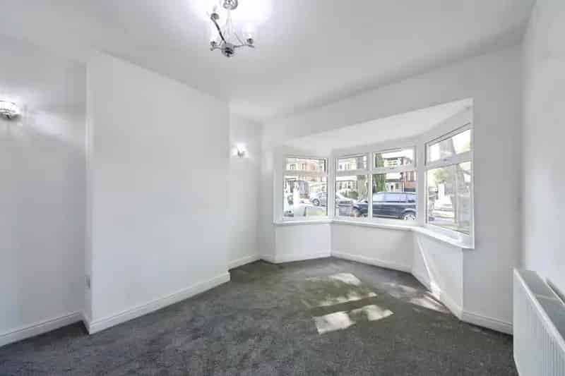 3 Bedroom Semi-Detached House for Sale in Hall Green