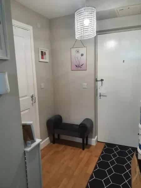 Spacious 2 Double Bedroom Flat Near Amenities