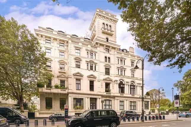 Flat for sale in Queen's Gate, South Kensington SW7