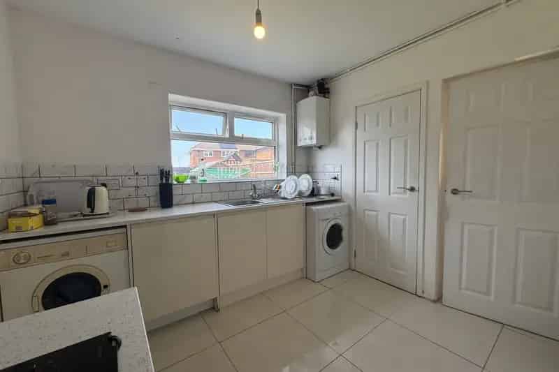 Family Home Goldsmith Road - 3 Beds, Garden, Parking