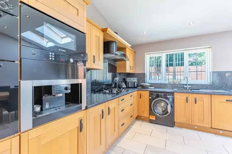 4 Bedroom House with South-Facing Garden and Ensuite
