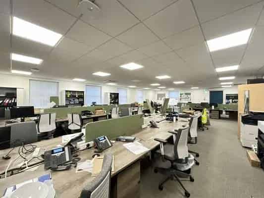 Modern Office Building to Let in Hampton