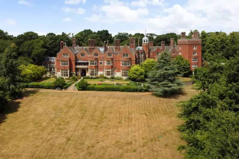 3 Bedroom Grade II Listed Apartment Goldings Mansion