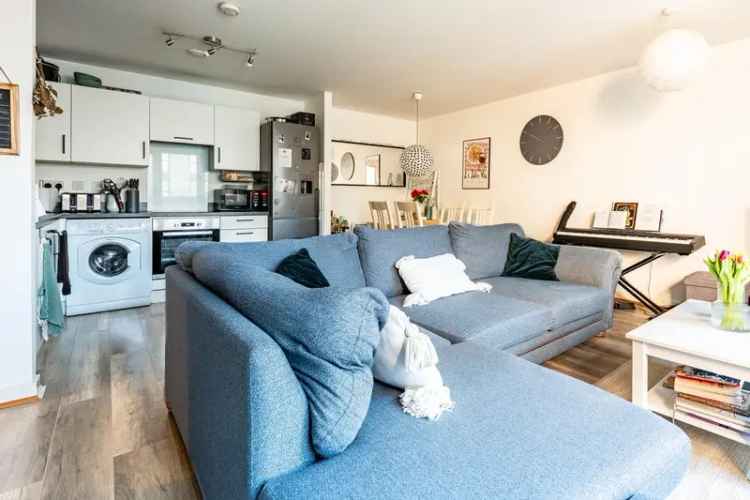 2 Bedroom Flat for Sale in Clifton