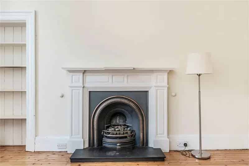 2 Bed Flat - Maindoor with 1 Reception Room