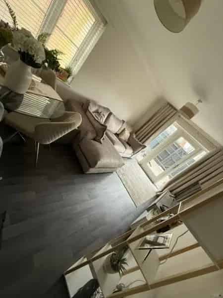 2 Bed GFF Aldershot Beautifully Decorated Garden Parking