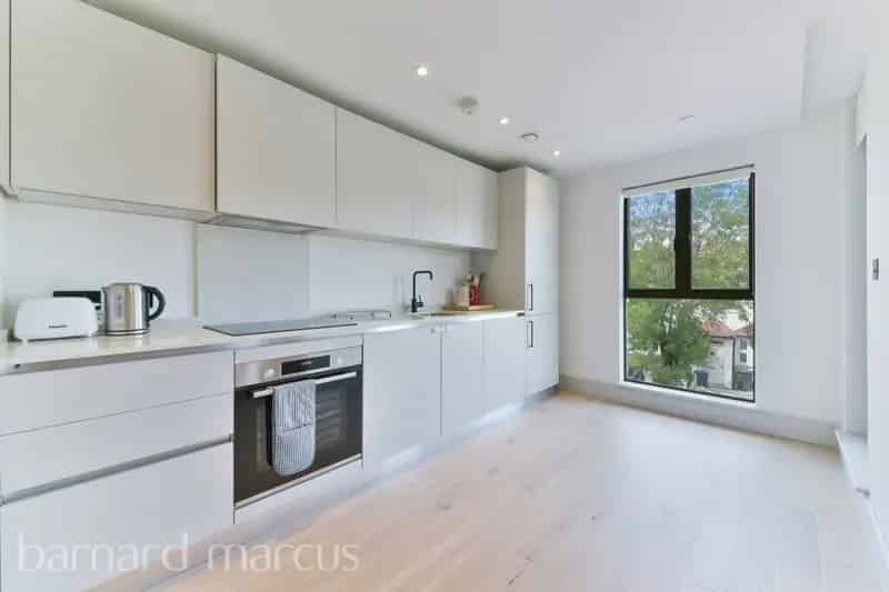 Abbey Wall 1-Bed Apartment with Balcony - 538sqft