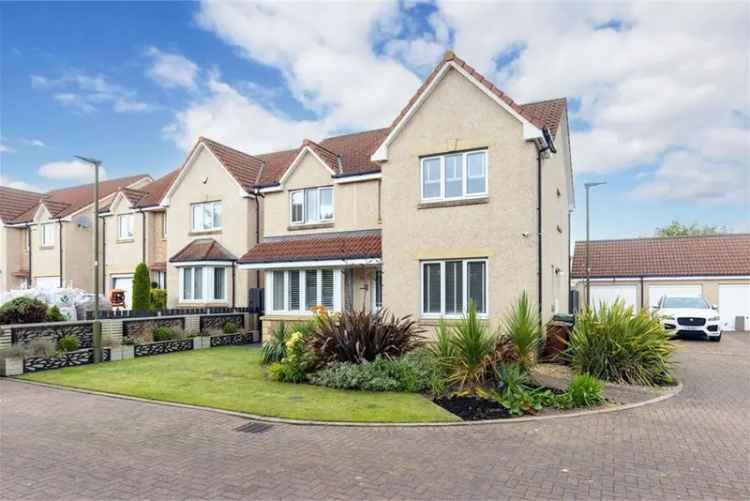 5 Bed Detached House with 2 Reception Rooms and Converted Garage