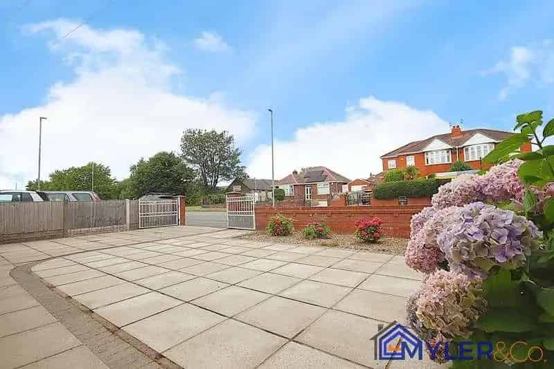 3 bed house for sale