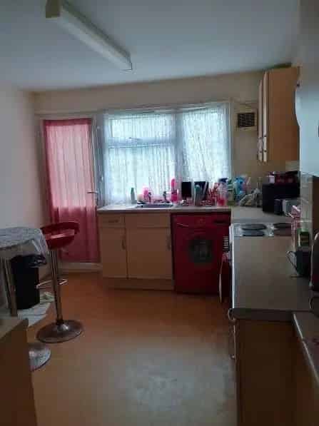 4 Bedroom House with Garden and Parking