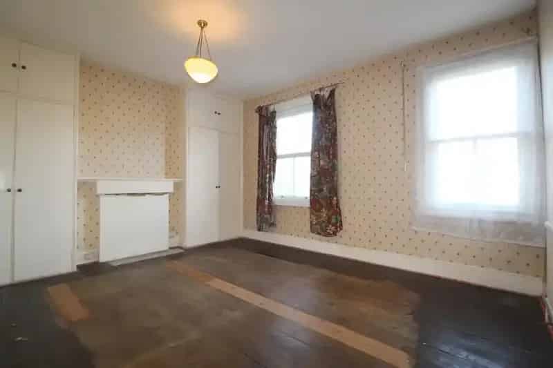 2 Bedroom Semi-Detached House for Sale in Barnet
