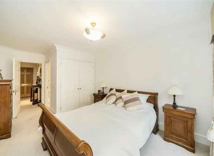 2-Bed Lateral Apartment Westminster - Daytime Porter Secure Parking