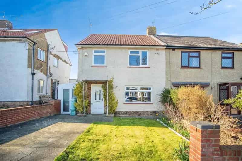 Three Bedroom Semi Detached House Rainham