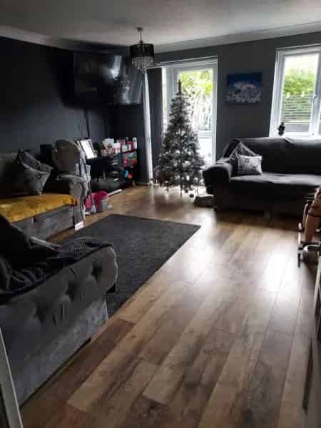3 Bed Semi Detached House Near Shops And Schools