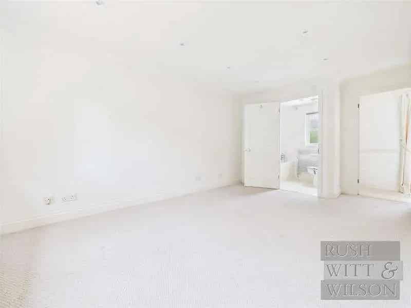4 Bed House for Sale - Family Home with Garden and Garage