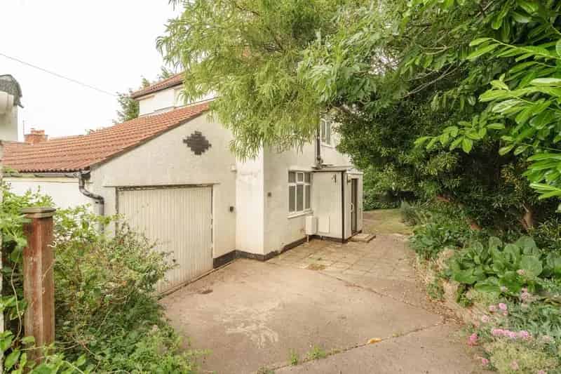 3 Bedroom Detached House For Sale Westbury Village