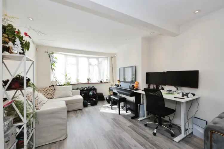 3 Bed Semi Detached House with Garden and Outbuilding