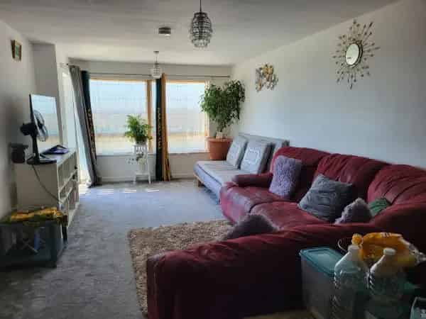 2-Bedroom Flat with Balcony and Amazing Views Near Streatham Common