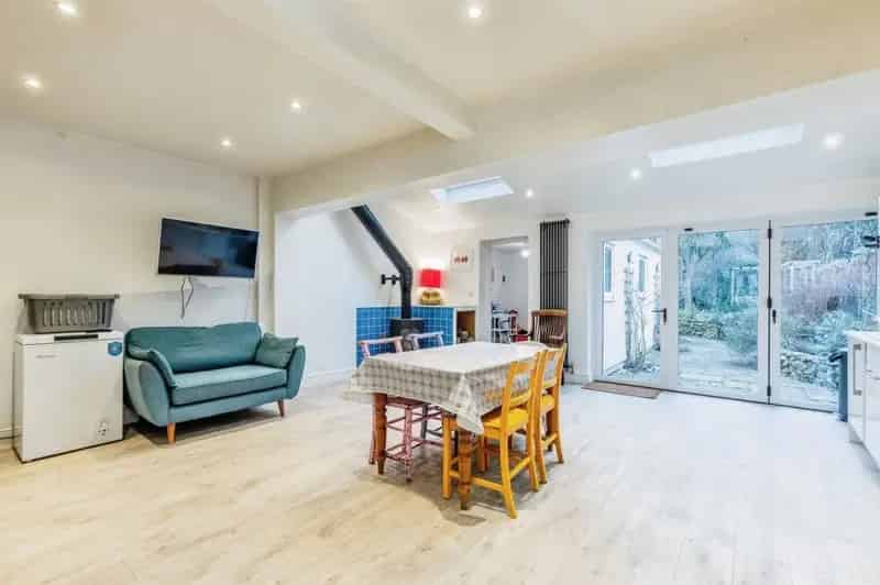 Beautifully Extended Five Six Bedroom Family Home Horfield