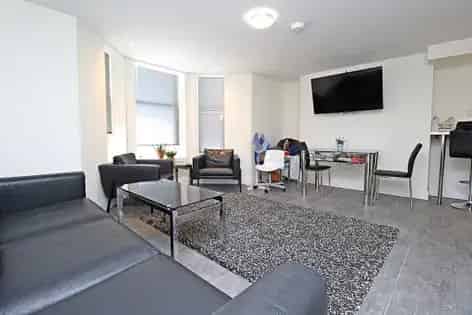 1 Room Flat Cardiff - City Centre Professional House Share