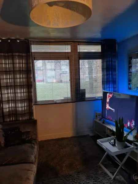 Flat For Rent in Sheffield, England