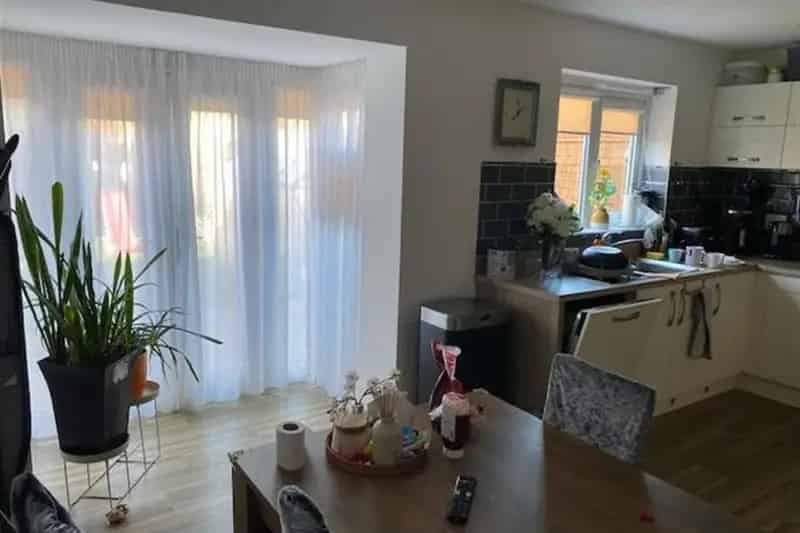 Four Bedroom Detached Family Home With Modern Kitchen Diner and Garden