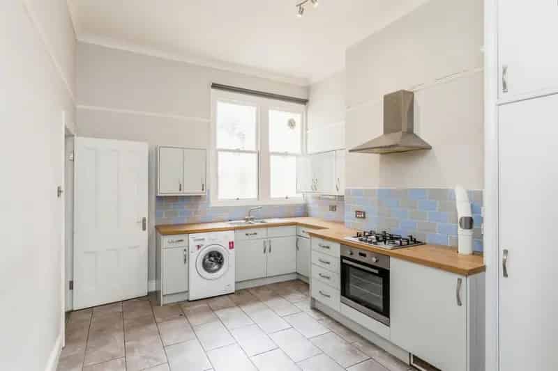 2 Bedroom Apartment for Sale in Bristol - No Onward Chain