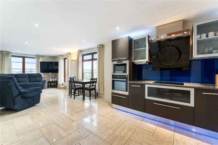 Apartment For Sale in Cambridge, England