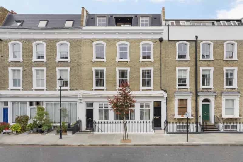 Luxury 3-Bedroom Apartment in Period Building