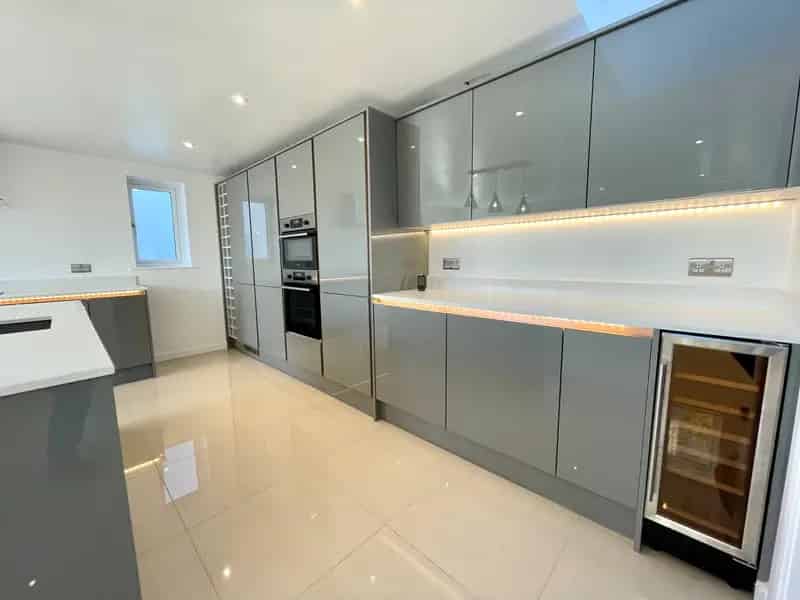 3 Bedroom Detached House to Rent